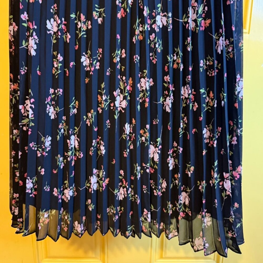 Vince Camuto Skirt Size Medium Midi Accordion Lined Floral Office - Picture 3 of 6